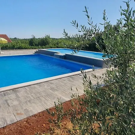 Holiday Home Lucy Rovinjsko Selo